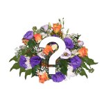 Round centerpiece with fresh flowers, florist´s choice