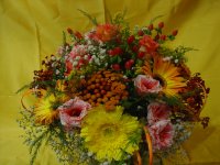 Bouquet fiori di stagione con tonalità giallo/arancio
