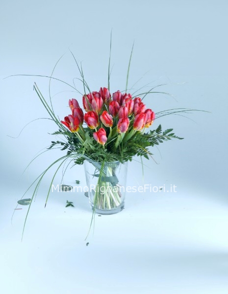 Bouquet di tulipani assortiti ( il vaso non e' compreso)
