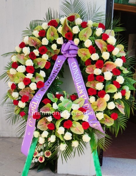 Corona funebre con tipo fiori da concordare
